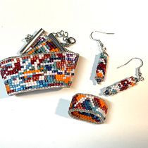 My project for course: Beaded Jewelry Design: Weave Elegant Patterns. Accessor, Design, Arts, Crafts, Jewelr, Design, and Fiber Arts project by creola_pora - 01.27.2024