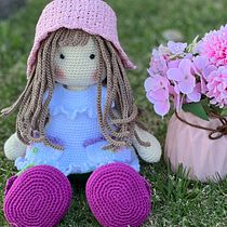 Mi proyecto del curso: Elaboración de muñecas amigurumi románticas Ein Projekt aus dem Bereich H, werk, Spielzeugdesign, Weben, Crochet, Amigurumi und Textildesign von leegiselle01 - 27.01.2024