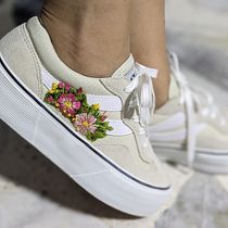 Mi proyecto del curso: Bordado freestyle sobre tul para principiantes. Accessor, Design, Embroider, Botanical Illustration, and Textile Design project by Joanna González - 01.30.2024