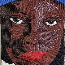 Mi proyecto del curso: Retratos bordados en pedrería. Een project van Ontwerp van accessoires, Borduurwerk,  Interieurdecoratie y Textielontwerp van Virginia Aguiar - 31.01.2024
