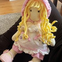 Mi proyecto del curso: Elaboración de muñecas amigurumi románticas Ein Projekt aus dem Bereich H, werk, Spielzeugdesign, Weben, Crochet, Amigurumi und Textildesign von mii_js184 - 31.01.2024