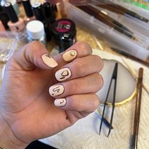 Mi proyecto del curso: Introducción al nail art. Design, Traditional illustration, Painting, Pattern Design, and Decorative Painting project by Carla Paulina Esparza Castro - 01.29.2024