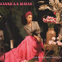 Lianne La Havas live at the Roundhouse . Un proyecto de Br, ing e Identidad, Diseño gráfico, Packaging y Diseño de producto de Leandro Lima McAllyster - 21.01.2024