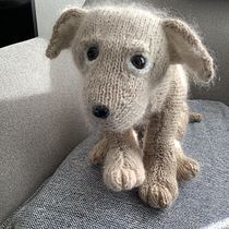 Mein Abschlussprojekt für den Kurs: Realistische Kuscheltiere: Stricke einen Welpen. Fiber Arts, DIY, Knitting, and Textile Design project by maj_wue - 02.05.2024