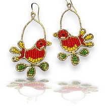 My project for course: Jewelry Making with Beadwork and Metal- "Pajaritos" and "Flowers". Un progetto di Design di accessori, Artigianato, Design di gioielli, Fashion design e DIY di Lorena Angulo - 08.02.2024