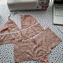 Conjunto con encajes.. Fashion Design, Sewing, DIY, Patternmaking, and Dressmaking project by Constanza Riquelme - 02.05.2024