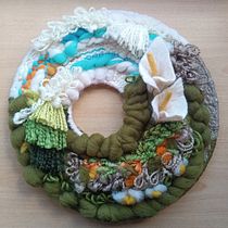 Campo com jarros | Field with pitcher flowers. Arts, Crafts, Interior Design, Pattern Design, Weaving, Textile Design, and Fiber Arts project by Helena Pinto - 02.10.2024