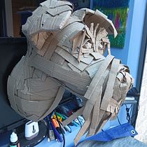 My project for course: Cardboard Sculptures for Beginners. Un progetto di Character design, Artigianato, Belle arti e Scultura di Fiona Stevens - 10.02.2024