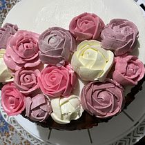 Il mio progetto del corso: Fiori decorativi di crema al burro per cake design. Design, and DIY project by moryraimondo2002 - 02.10.2024