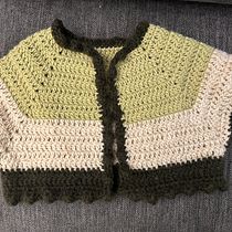 Il mio progetto del corso: Top-down: capi interi all'uncinetto. Fashion Design, Fiber Arts, DIY, Crochet, and Textile Design project by Laura Poma - 01.31.2024