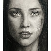 My project for course: Artistic Charcoal Portraiture: Creating Atmosphere. Ilustração tradicional, Artes plásticas, Desenho, Desenho de retrato, Desenho realista, e Desenho artístico projeto de elimaraz - 09.02.2024