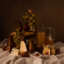 My project for course: Still-Life Photography: Create Dark and Moody Images. Un proyecto de Fotografía de producto, Fotografía artística y Fotografía gastronómica de jananic - 12.02.2024