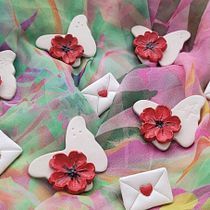 My lovely brooch . Un progetto di Design di accessori, Artigianato, Design di gioielli e DIY di Roxana Munteanu - 15.02.2024