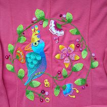 Mi proyecto del curso: Bordado y pintura textil para principiantes. Painting, Pattern Design, Embroider, DIY, Upc, cling, and Textile Design project by Caroline Cea Curimilla - 02.19.2024