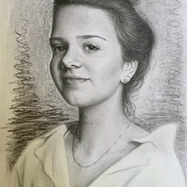 Mi proyecto del curso retrato realista con lápiz de grafito: Lucia I. La foto no tiene mucha calidad. Un progetto di Illustrazione tradizionale, Belle arti, Bozzetti, Disegno a matita, Disegno, Disegno di ritratti, Disegno realistico, Disegno artistico e Disegno anatomico di gopi.arts23 - 21.02.2024