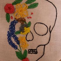 Il mio progetto del corso: Ricamo a mano anatomico e floreale per capi e accessori. Projekt z dziedziny  Haft, Upc, cling, Wzornictwo tekst i liów użytkownika Claudia Osimani - 26.02.2024