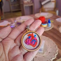 Mi proyecto del curso: Técnicas de bordado en miniatura Ein Projekt aus dem Bereich Stickerei und Textildesign von Gabriela Villacís - 26.02.2024