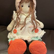 Mi proyecto del curso: Elaboración de muñecas amigurumi románticas Ein Projekt aus dem Bereich H, werk, Spielzeugdesign, Weben, Crochet, Amigurumi und Textildesign von Carolina González Pérez - 27.02.2024