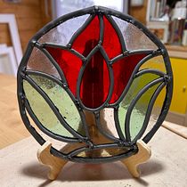 Il mio progetto del corso: L'arte del vetro colorato: esplora la tecnica a piombo. Un proyecto de Diseño de complementos, Artesanía, Decoración de interiores y DIY de Stefania Fanfoni - 28.02.2024