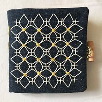 My project for course: Introduction to Japanese Sashiko Stitching. Un projet de Broderie, Art textile, DIY, Upc, cling , et Design textile de niggola - 04.03.2024