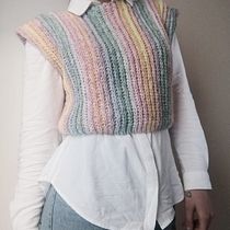 Meu projeto do curso: Crochê: crie roupas com apenas uma agulha. Fashion Design, Fiber Arts, DIY, Crochet, and Textile Design project by Joana Sesta - 03.04.2024