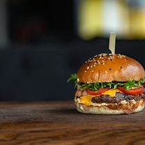 Plan de un negocio de hamburguesas. Creative Consulting, Design Management, Marketing, and Business project by Martin Arenas - 03.02.2024