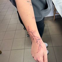 Mój projekt z kursu: Tatuaż w stylu fineline: odkryj subtelność cienkiej linii. Traditional illustration, Drawing, and Tattoo Design project by darialegezinska - 03.06.2024