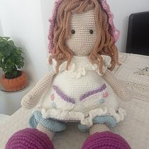 Mi proyecto del curso: Elaboración de muñecas amigurumi románticas. Un proyecto de Artesanía, Diseño de juguetes, Tejido, Crochet, Amigurumi y Diseño textil de monicaperalta_1624 - 06.03.2024