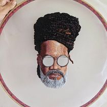 Meu projeto do curso Retratos bordados em tule: "Carlinhos Brown". Embroider, Portrait Drawing, DIY, and Realistic Drawing project by Julia Comarella - 03.09.2024