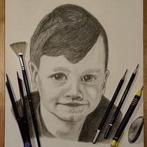 Mein Abschlussprojekt für den Kurs: Realistische Porträts mit Graphit Bleistift. Un progetto di Illustrazione tradizionale, Belle arti, Bozzetti, Disegno a matita, Disegno, Disegno realistico, Disegno artistico e Disegno anatomico di Andreas Meinhardt - 11.03.2024