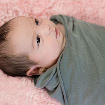 Newborn photography final project by Clàudia Ayuso. Portrait Photograph, Digital Photograph, and Fine-Art Photograph project by freecapturephoto - 02.29.2024