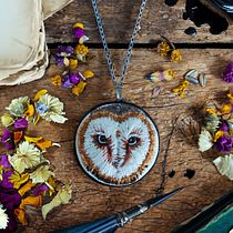 Naturaleza para llevar. Un projet de Design de bijoux, Broderie , et Design textile de Aina Martí Guañabens - 13.03.2024