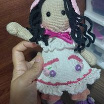 Mi proyecto del curso: Elaboración de muñecas amigurumi románticas. Un proyecto de Artesanía, Diseño de juguetes, Tejido, Crochet y Amigurumi de Javiera Albornoz Meza - 19.03.2024