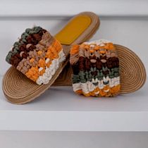 Mi proyecto del curso: Macramé: decora tus zapatillas y sandalias. Un progetto di Design di accessori, Fiber Art, Macramè, Textile Design e Artigianato di eleonorarroyo - 14.03.2024