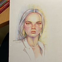 My project for course: Vibrant Portrait Drawing with Colored Pencils. Un progetto di Disegno, Disegno di ritratti, Sketchbook e Disegno con matite colorate di Irene Wan - 09.03.2024