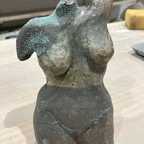 My project for course: Clay course: Modeling Figures. Een project van Craft,  Beeldende kunst,  Interieurdecoratie, Keramiek, DIY y Anatomisch tekenen van Beth French - 17.03.2024