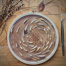 Mi proyecto del curso: Bordado sobre tul con semillas . Bordado, DIY, Design floral e vegetal, e Design têxtil projeto de Ximena Jeria - 18.03.2024