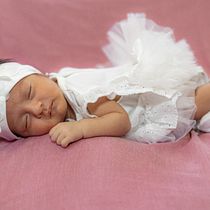 Mi proyecto del curso: Introducción a la fotografía newborn. Photograph, Portrait Photograph, Studio Photograph, Lifest, le Photograph & Interior Photograph project by photogoluis - 03.19.2024