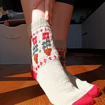 My project for course: Introduction to Colorwork Sock Knitting. Accessor, Design, Fashion Design, Fiber Arts, Knitting, and Textile Design project by Francesca - 03.23.2024