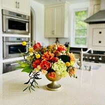 My project for course: Floral Arrangement Design with Seasonal Blooms. Un projet de Design d'intérieur, Pa, sagisme, Décoration, DIY , et Art floral et végétal de ELAINE QUADRA - 24.03.2024