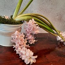 Mi proyecto del curso: Bisutería floral: crea accesorios con flores frescas. Een project van Ontwerp van accessoires, Sieradenontwerp,  Modeontwerp, DIY y Bloem- en plantenschikken van lloret_saray89 - 25.03.2024
