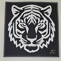 Tigre en marqueterie. Design, Accessor, Design, Arts, Crafts, Decoration, and DIY project by antignacf - 03.27.2024