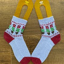 My project for course: Introduction to Colorwork Sock Knitting Ein Projekt aus dem Bereich Erweiterungsentwicklung, Modedesign, Weben, Stricken und Textildesign von taylorradrake - 31.03.2024