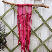 My project for course: Macramé for Beginners: Explore the Art of Knots. Un progetto di Design di accessori, Artigianato, Interior design, Interior Design, Fiber Art e Macramè di Jaana Lehtinen - 02.04.2024