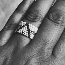 My project for course: Beaded Jewelry Design: Weave Elegant Patterns. Accessor, Design, Arts, Crafts, Jewelr, Design, and Fiber Arts project by Yesi Osses - 03.30.2024