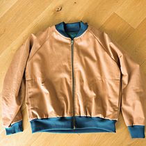 My project for course: Make and Customize Your First Bomber Jacket. Design de moda, Costura, e Modelagem e confecção projeto de Patrícia Ihnatová - 10.04.2024