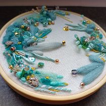 Mein Abschlussprojekt für den Kurs: Anpassung von Stickereien und Accessoires. Accessor, Design, Jewelr, Design, Fashion Design, Embroider, and Textile Design project by adele_gnudi - 04.10.2024