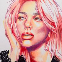 Mí proyecto de dibujo: Dua Lipa.. Un progetto di Disegno, Disegno di ritratti, Sketchbook e Disegno con matite colorate di Lucas Lavelli - 11.04.2024