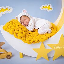My project for course: Introduction to Newborn Photography. Photograph, Portrait Photograph, Studio Photograph, Lifest, le Photograph & Interior Photograph project by Ralitsa Delova - 04.15.2024
