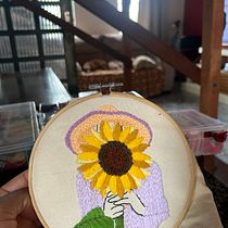 Meu projeto do curso: Introdução ao bordado botânico. Un projet de Broderie , et Design textile de cafcor - 21.04.2024